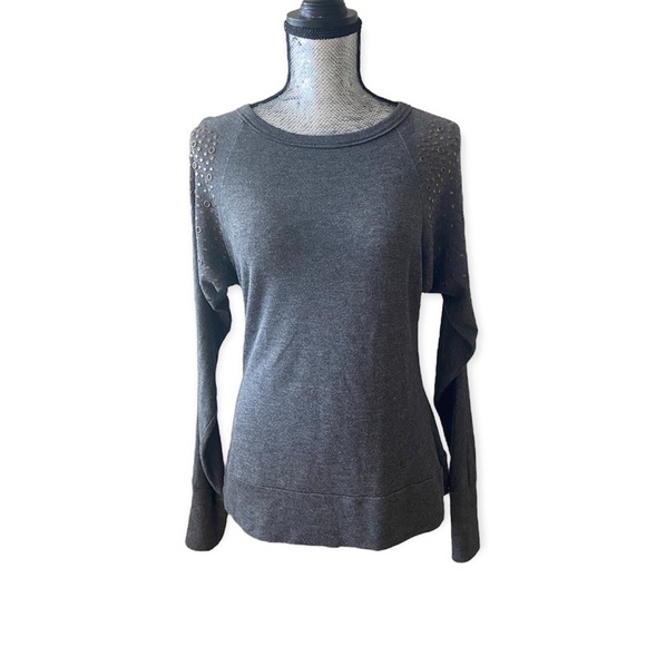 𝅺⭐️2 FOR $20⭐️ Long Sleeve Crew Neck Top With Shoulder Accents. Grey Size Small - Picture 1 of 7